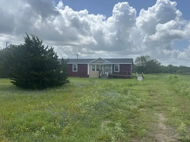 268 W Oaks Victoria, TX 77905