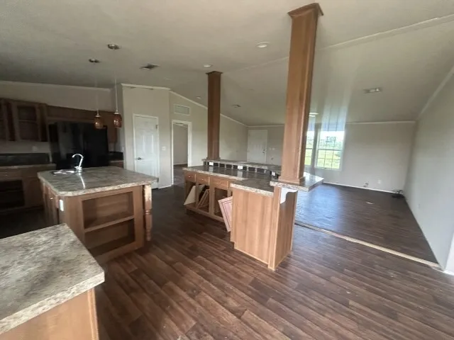 268 W Oaks Victoria, TX 77905