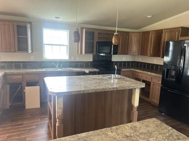 268 W Oaks Victoria, TX 77905