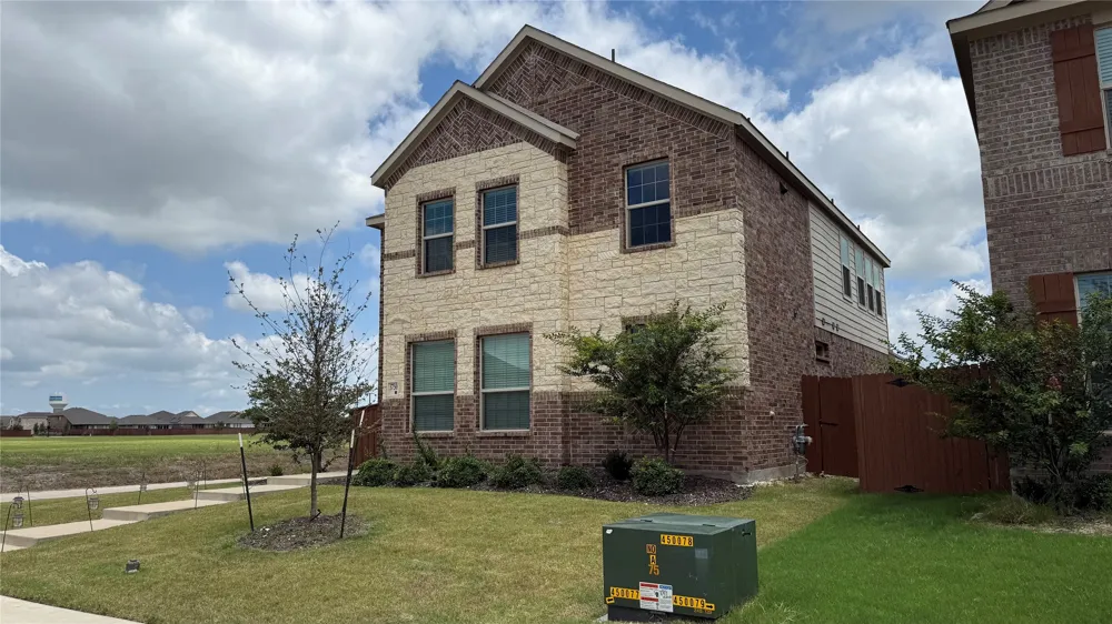 3750 Honey Daisy Drive Crandall, TX 75114