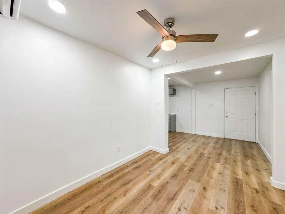 2223 San Antonio Pearland, TX 77581