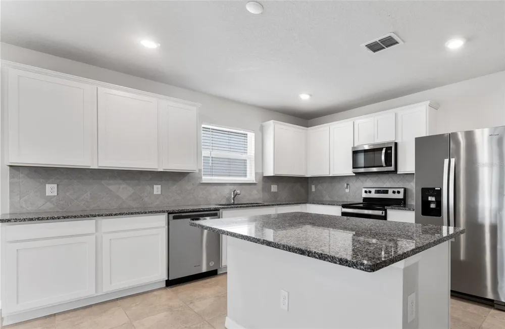 9642 SUMMERS CAY CIRCLE Thonotosassa, FL 33592
