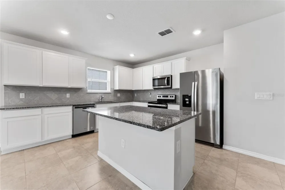 9642 SUMMERS CAY CIRCLE Thonotosassa, FL 33592