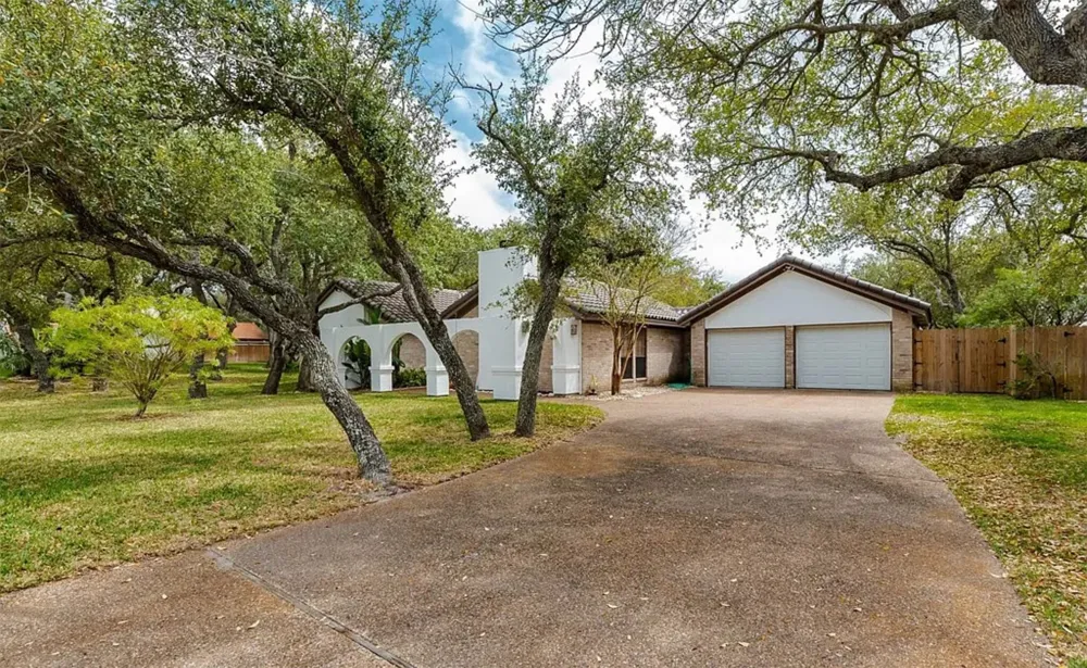 3111 Traylor Boulevard Rockport, TX 78382