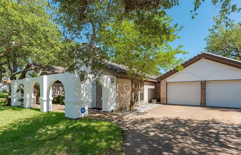 3111 Traylor Boulevard Rockport, TX 78382