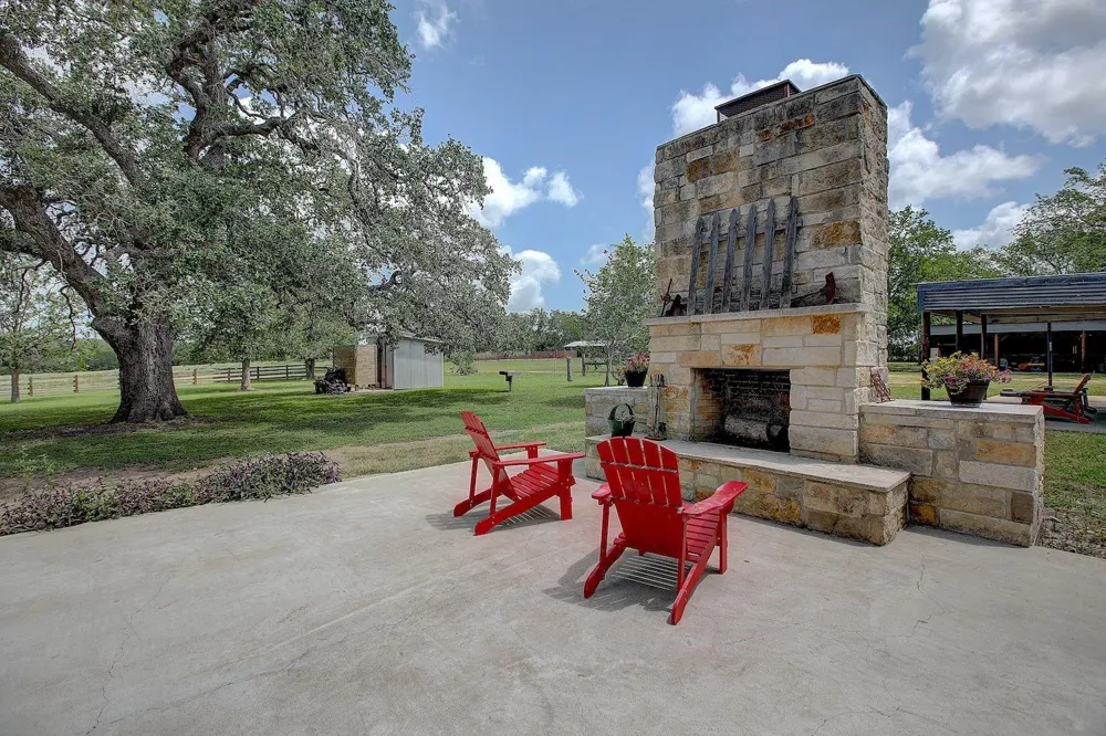 4838 Rocky Creek Road La Grange, TX 78945