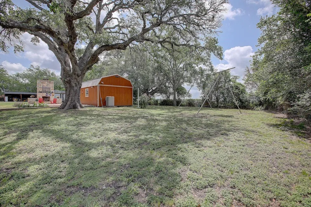 4838 Rocky Creek Road La Grange, TX 78945