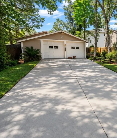 15 Gambrel Oak Place