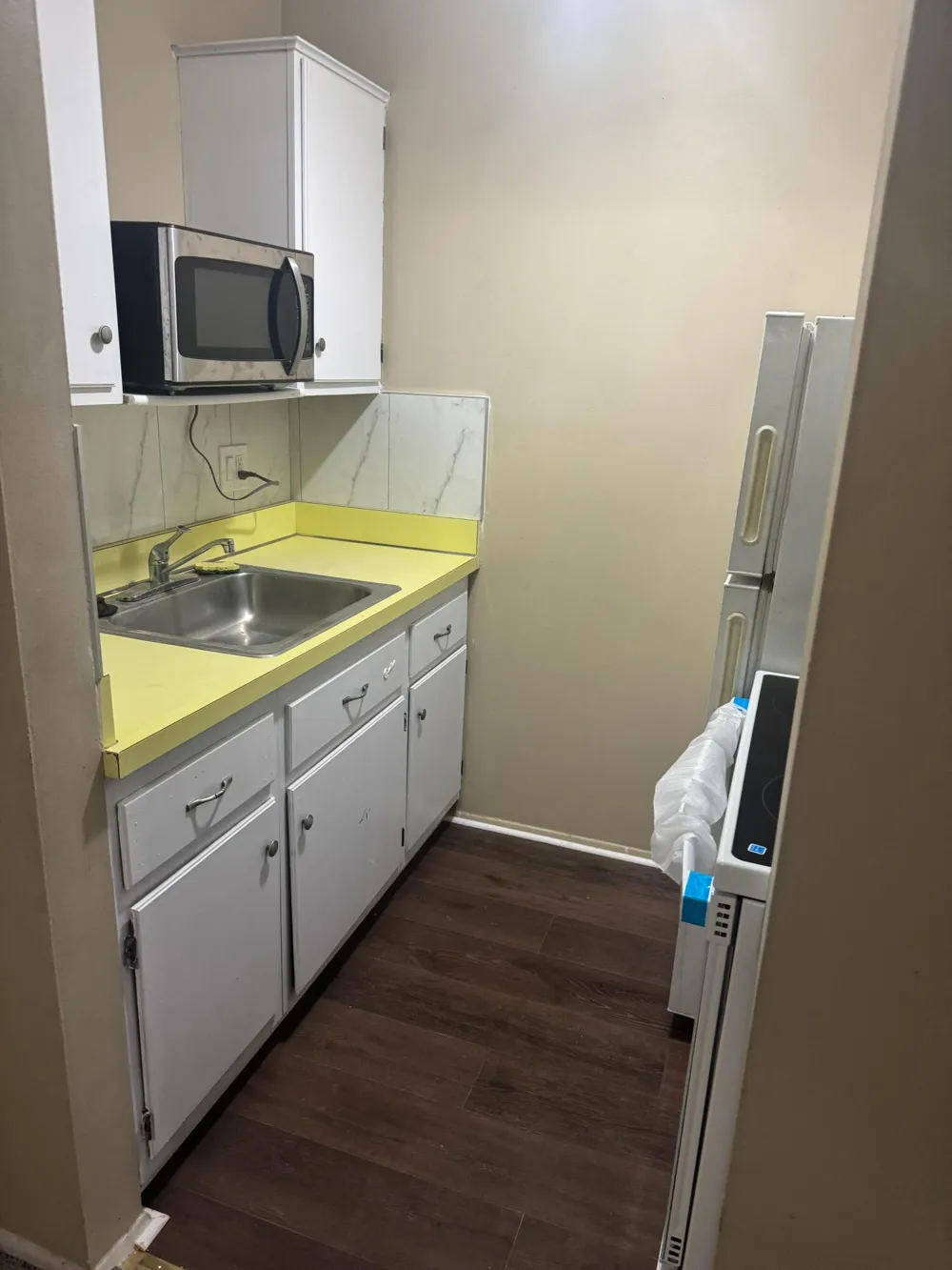 31831 Grand River Avenue #3 Farmington, MI 48336