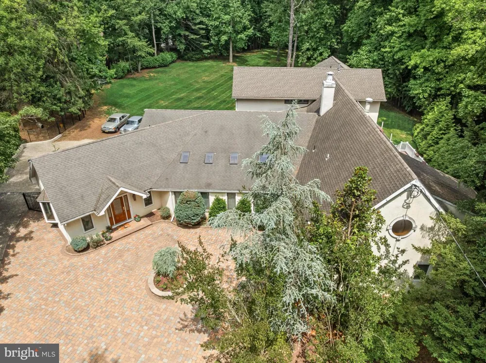 14 E RIDING DRIVE Cherry Hill, NJ 08003