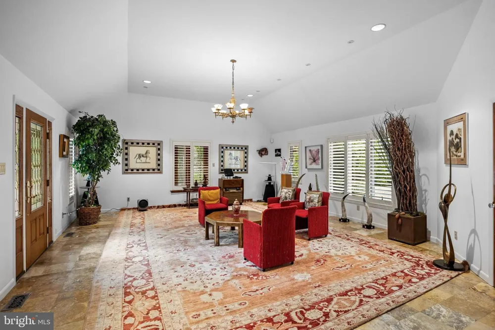 14 E RIDING DRIVE Cherry Hill, NJ 08003