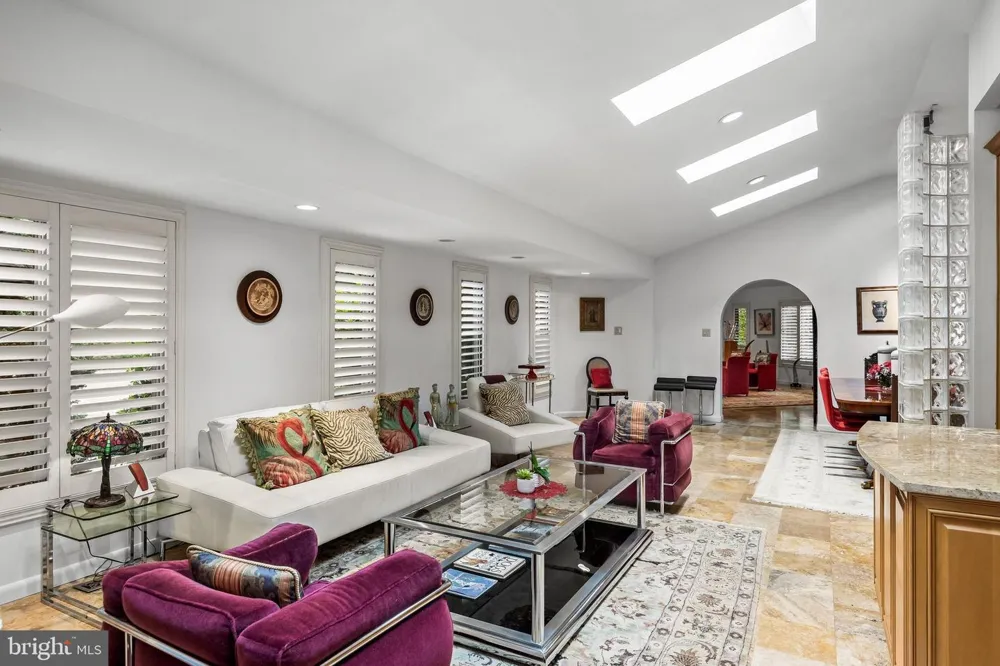 14 E RIDING DRIVE Cherry Hill, NJ 08003