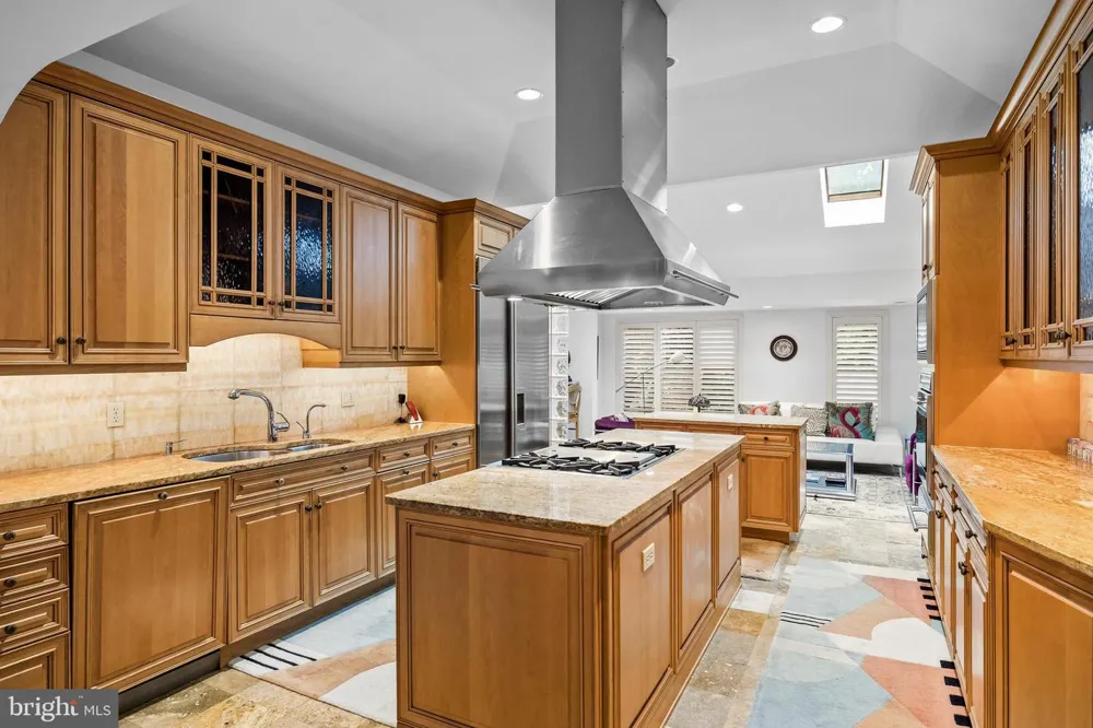 14 E RIDING DRIVE Cherry Hill, NJ 08003