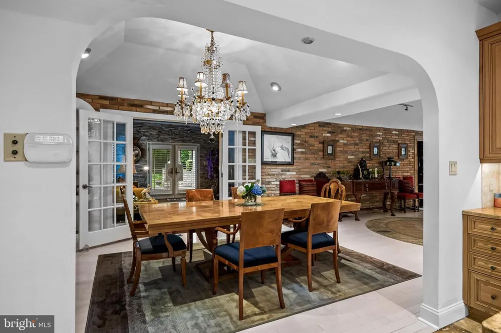 14 E RIDING DRIVE Cherry Hill, NJ 08003