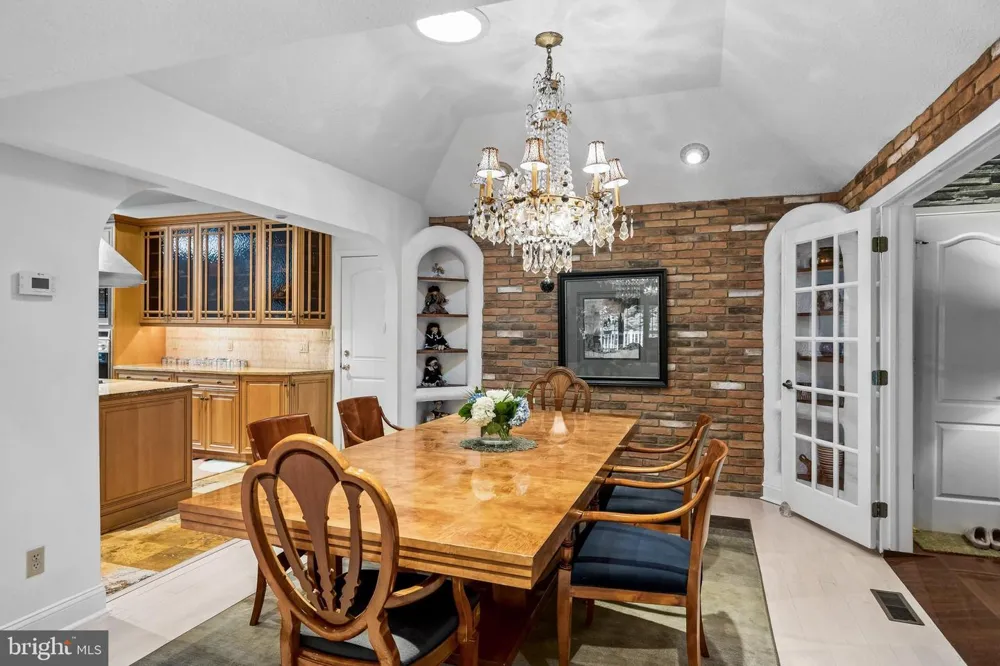 14 E RIDING DRIVE Cherry Hill, NJ 08003