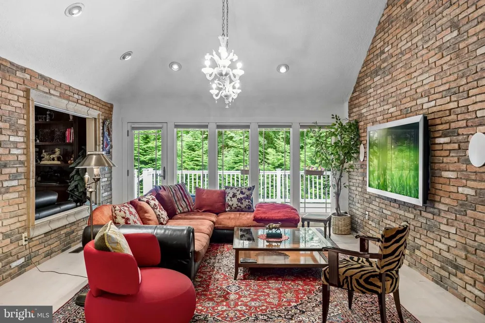 14 E RIDING DRIVE Cherry Hill, NJ 08003