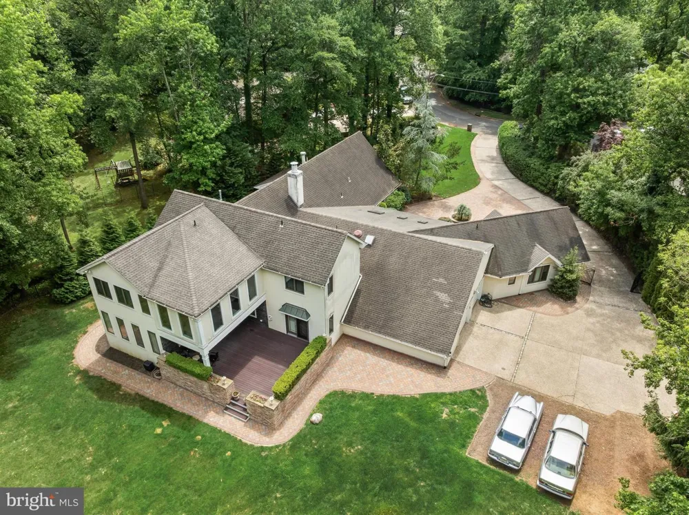 14 E RIDING DRIVE Cherry Hill, NJ 08003