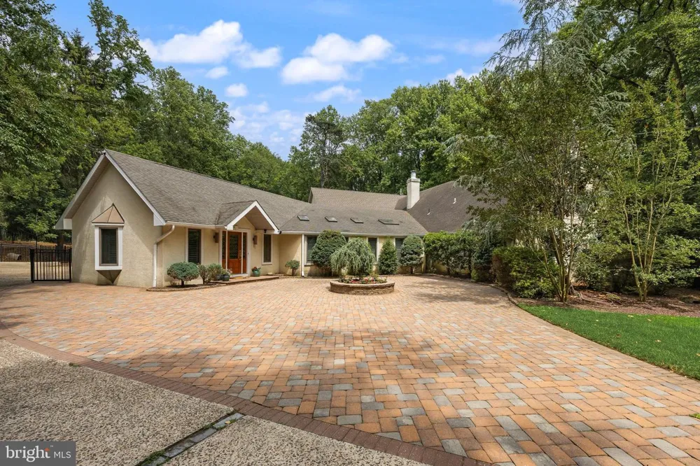 14 E RIDING DRIVE Cherry Hill, NJ 08003