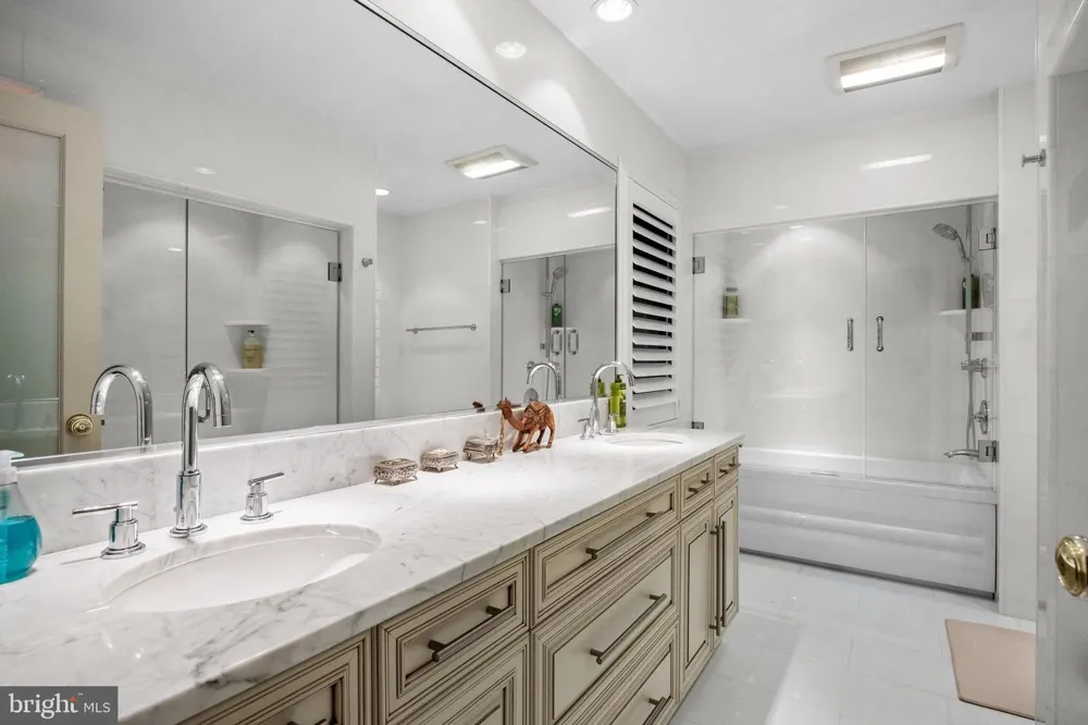 14 E RIDING DRIVE Cherry Hill, NJ 08003
