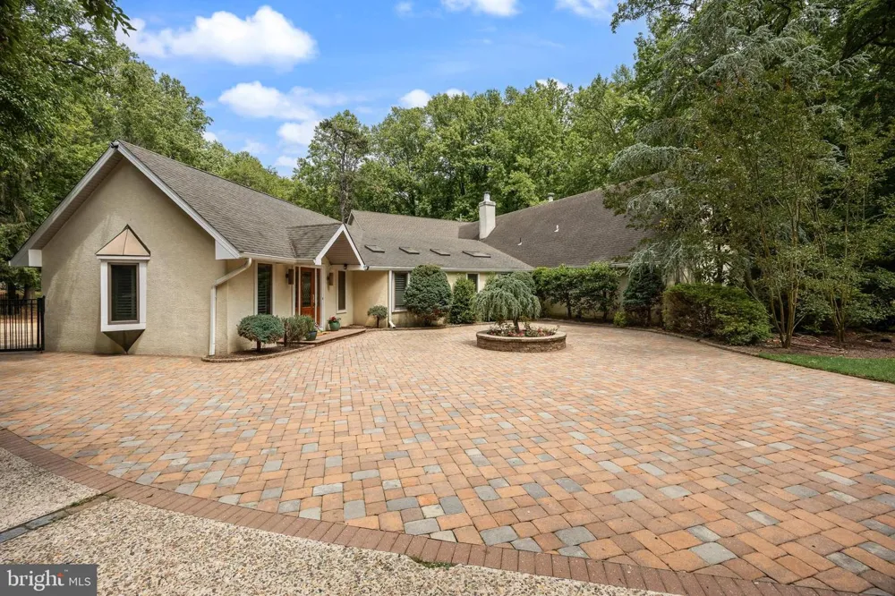 14 E RIDING DRIVE Cherry Hill, NJ 08003