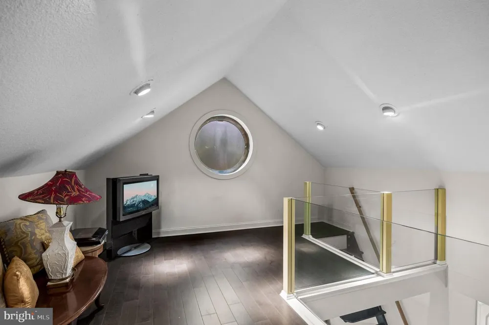 14 E RIDING DRIVE Cherry Hill, NJ 08003