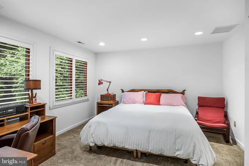 14 E RIDING DRIVE Cherry Hill, NJ 08003