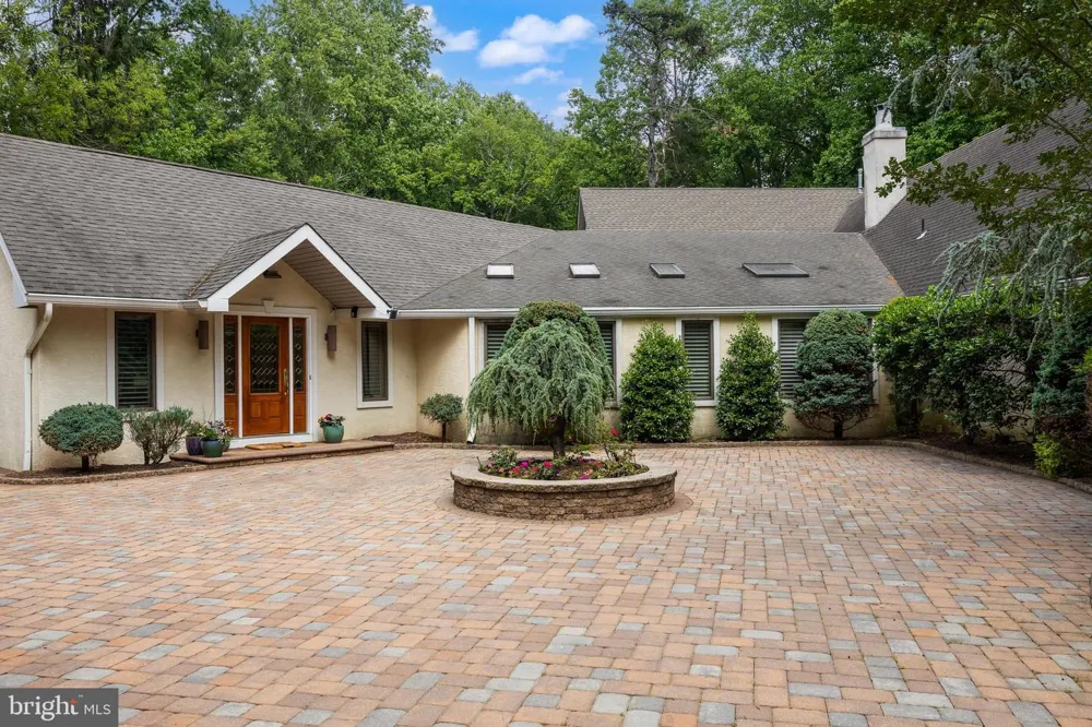 14 E RIDING DRIVE Cherry Hill, NJ 08003