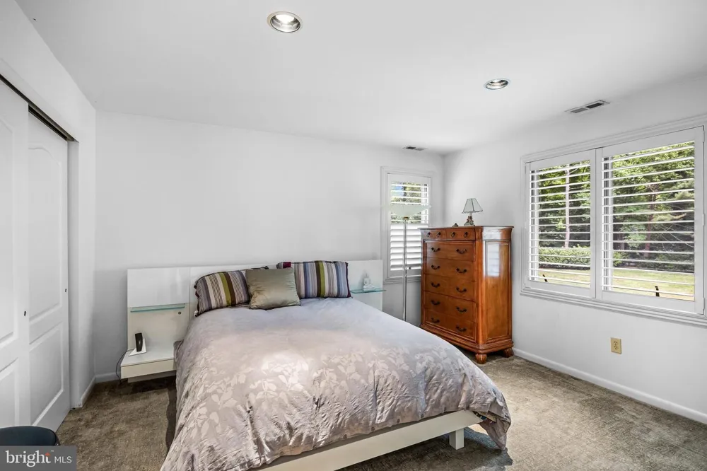 14 E RIDING DRIVE Cherry Hill, NJ 08003