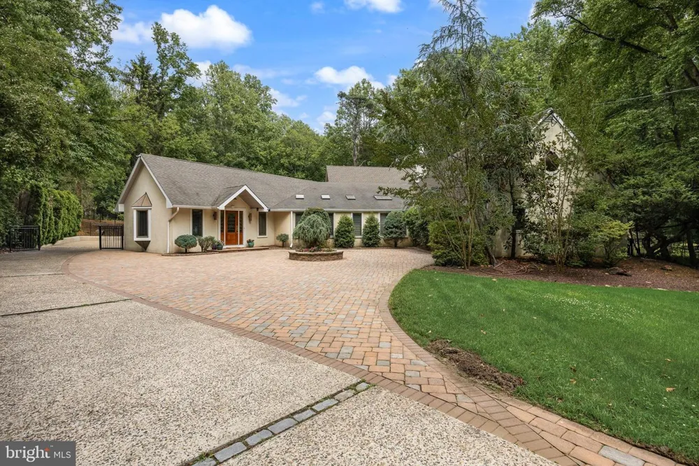14 E RIDING DRIVE Cherry Hill, NJ 08003