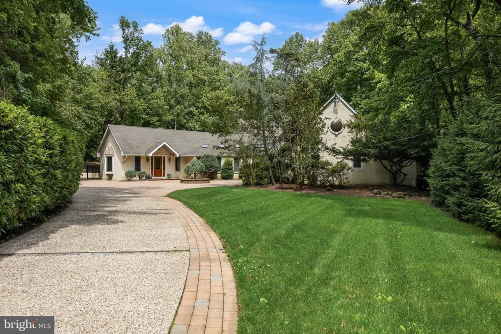 14 E RIDING DRIVE Cherry Hill, NJ 08003