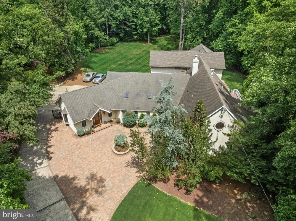 14 E RIDING DRIVE Cherry Hill, NJ 08003