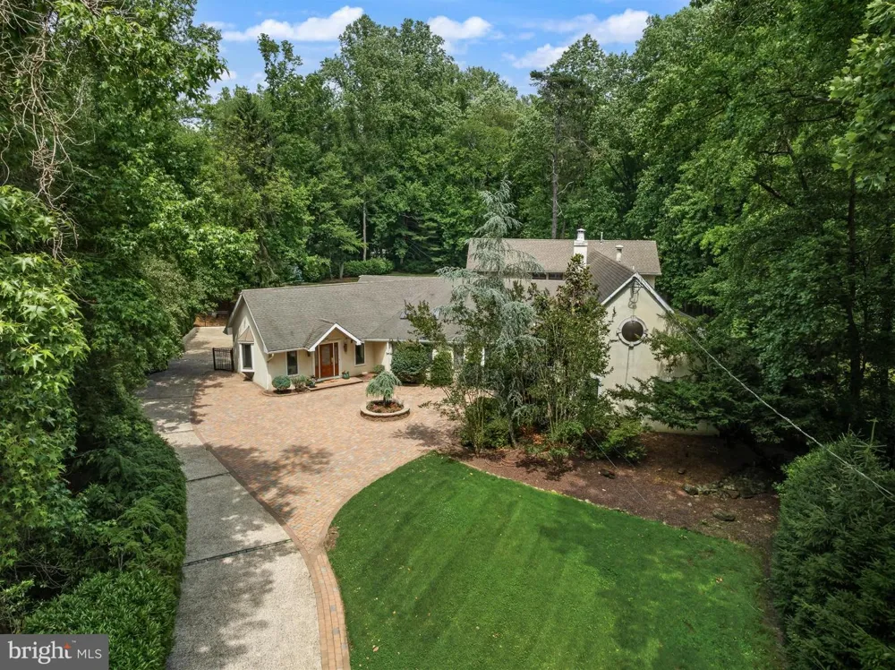 14 E RIDING DRIVE Cherry Hill, NJ 08003