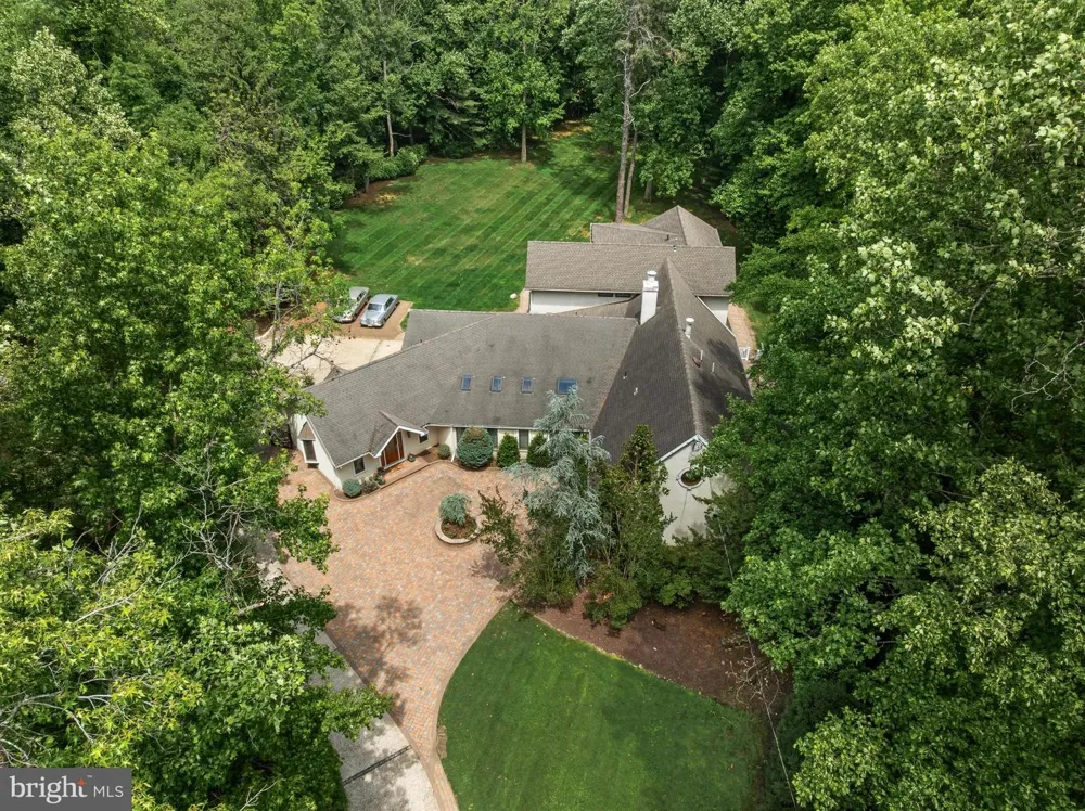 14 E RIDING DRIVE Cherry Hill, NJ 08003