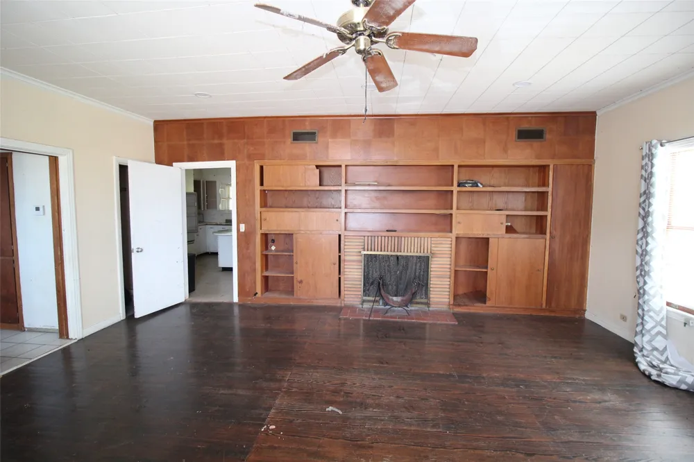 410 Munday Avenue Munday, TX 76371