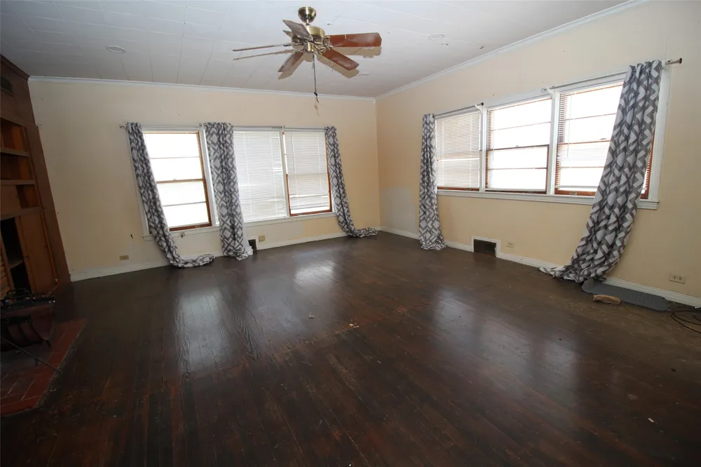 410 Munday Avenue Munday, TX 76371