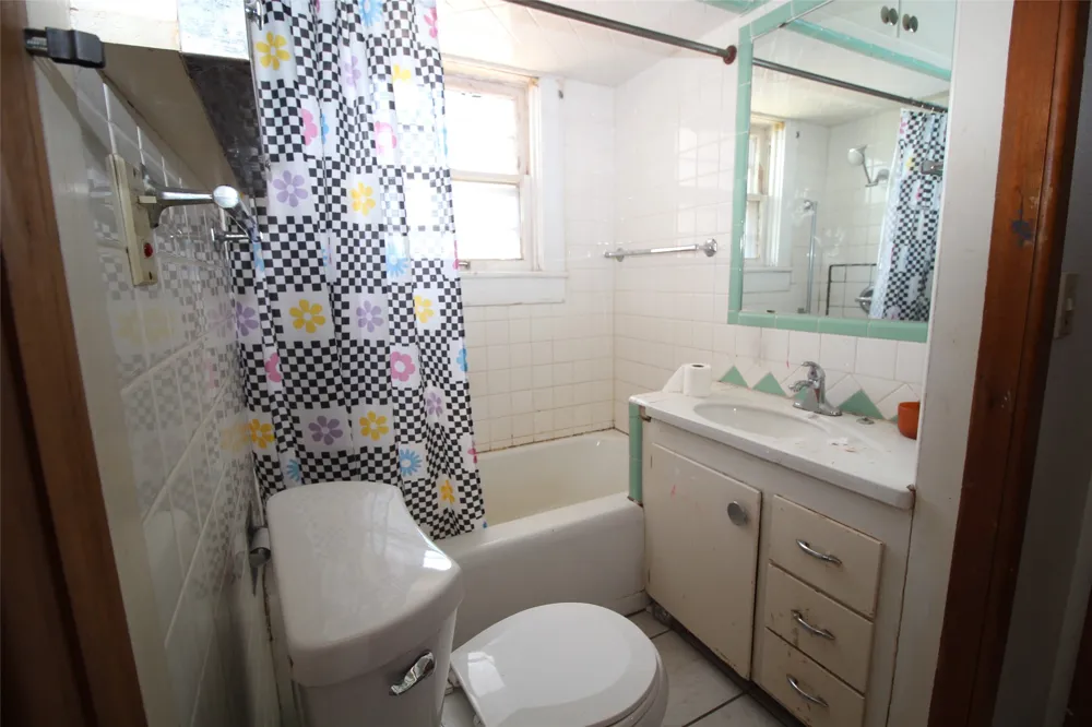 410 Munday Avenue Munday, TX 76371