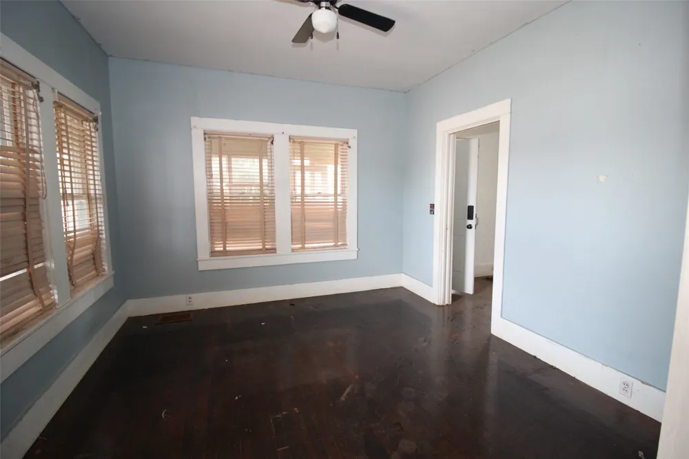 410 Munday Avenue Munday, TX 76371