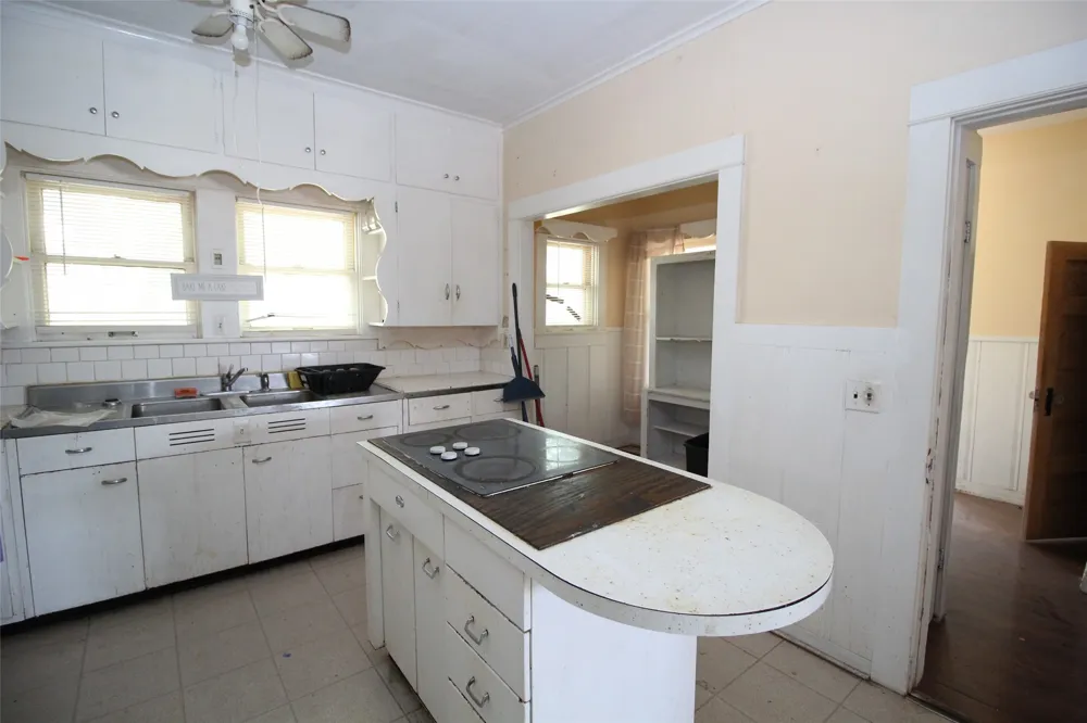 410 Munday Avenue Munday, TX 76371