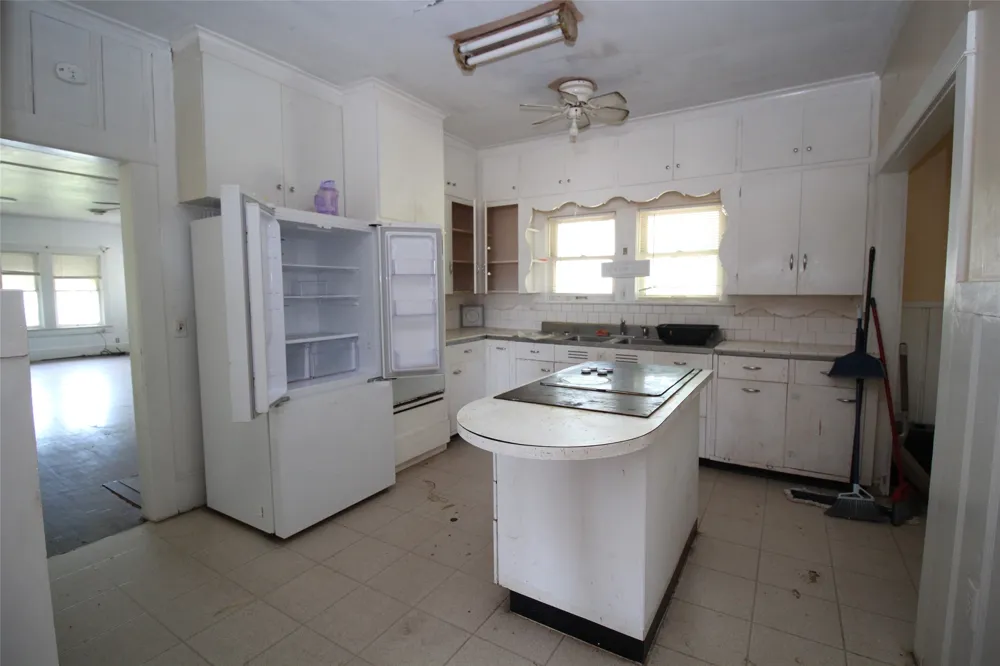 410 Munday Avenue Munday, TX 76371