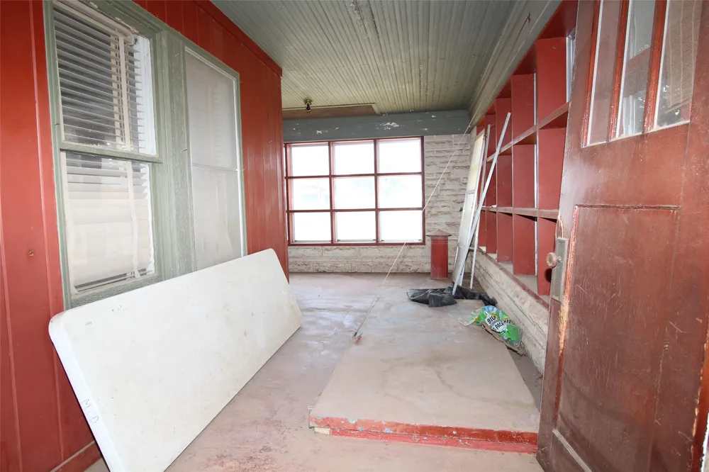 410 Munday Avenue Munday, TX 76371