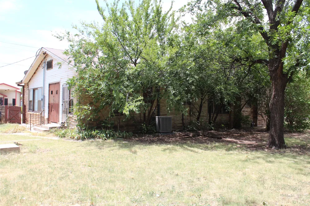 410 Munday Avenue Munday, TX 76371