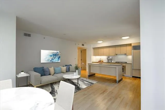 301 Mission Street #5C San Francisco, CA 94105