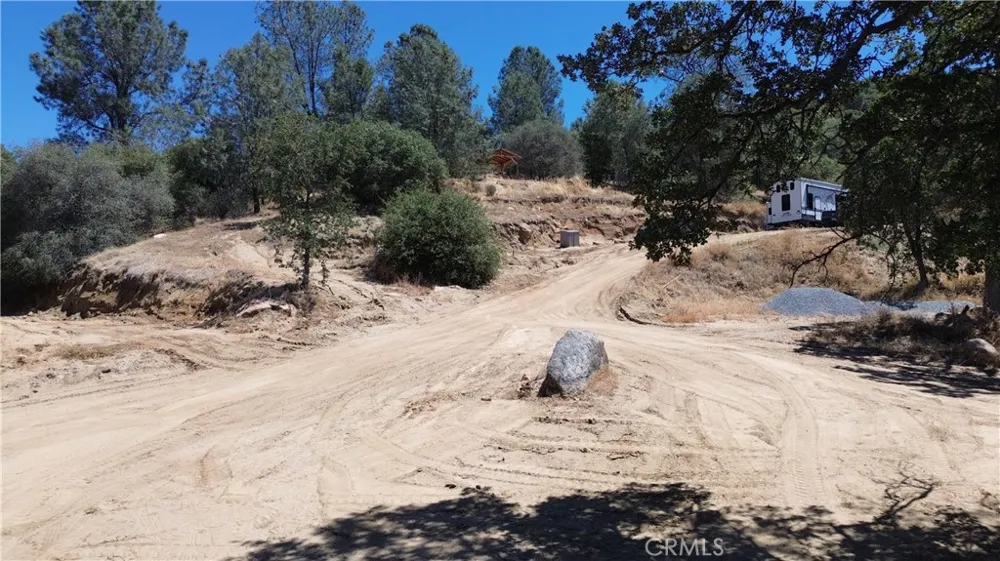 25 Buckaroo Lane Auberry, CA 93602
