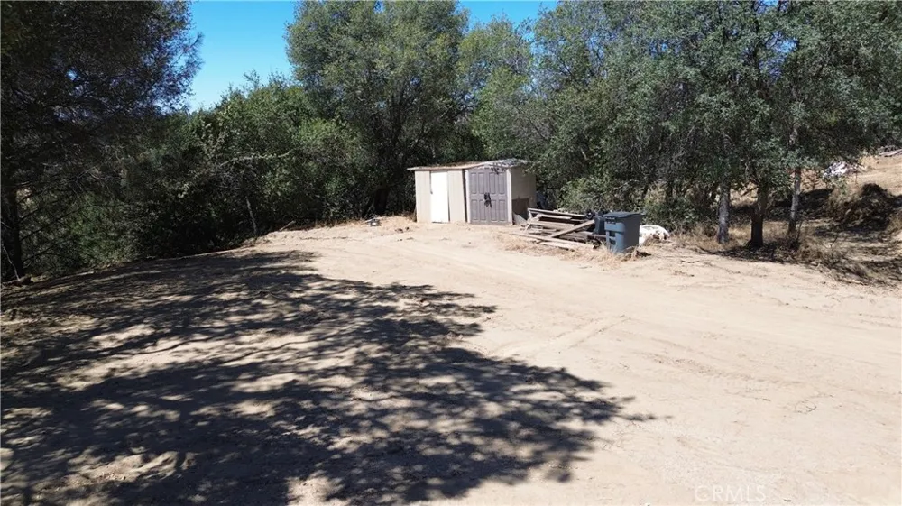25 Buckaroo Lane Auberry, CA 93602
