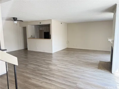 8341 De Soto #5