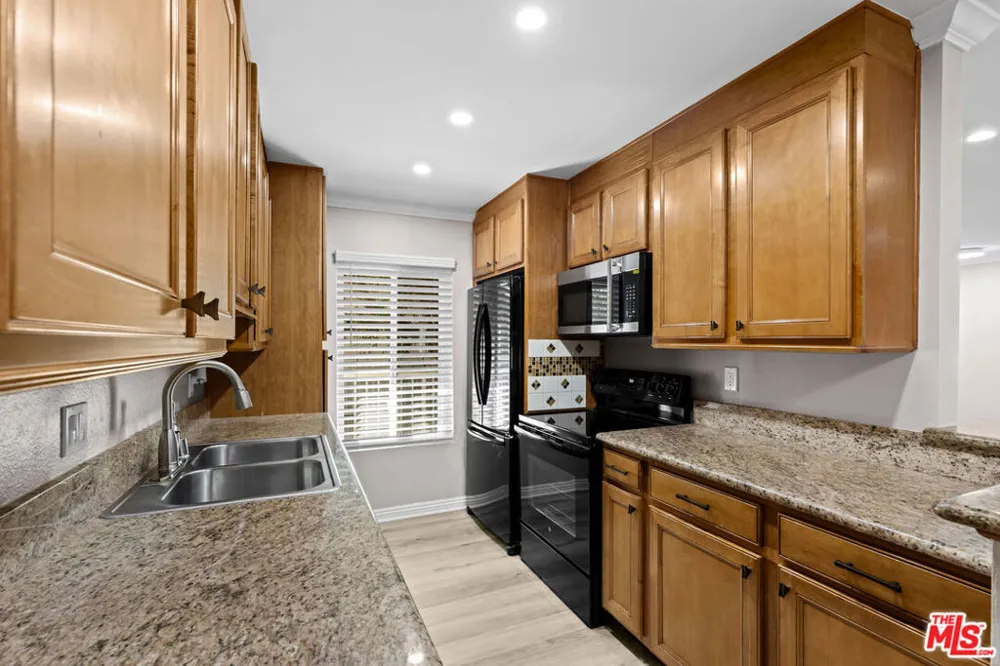 5320 Zelzah Avenue #214 Encino, CA 91316