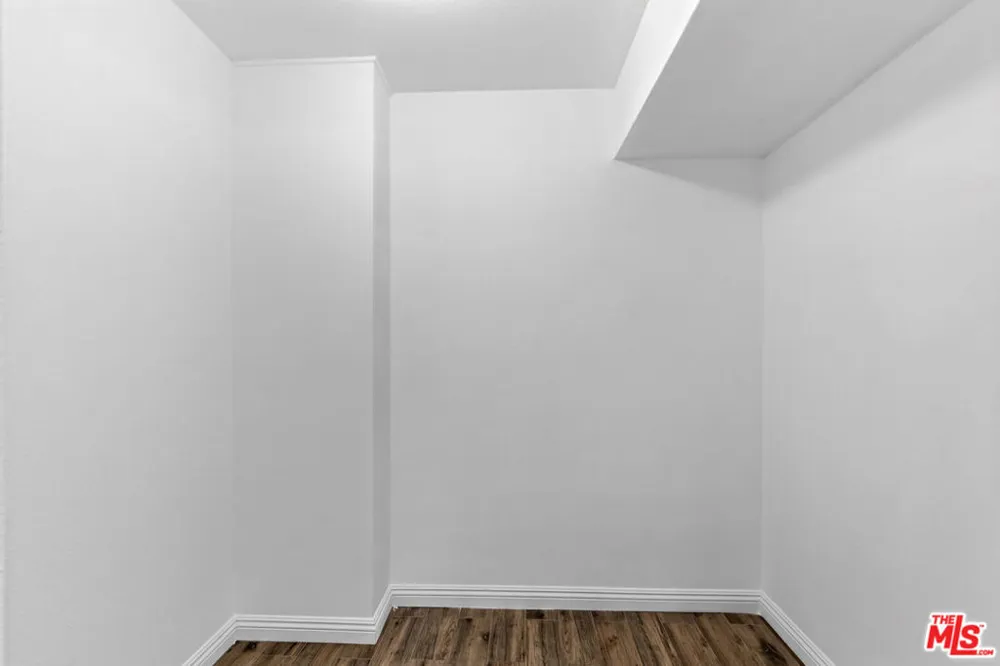 5320 Zelzah Avenue #214 Encino, CA 91316
