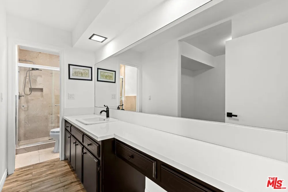 5320 Zelzah Avenue #214 Encino, CA 91316