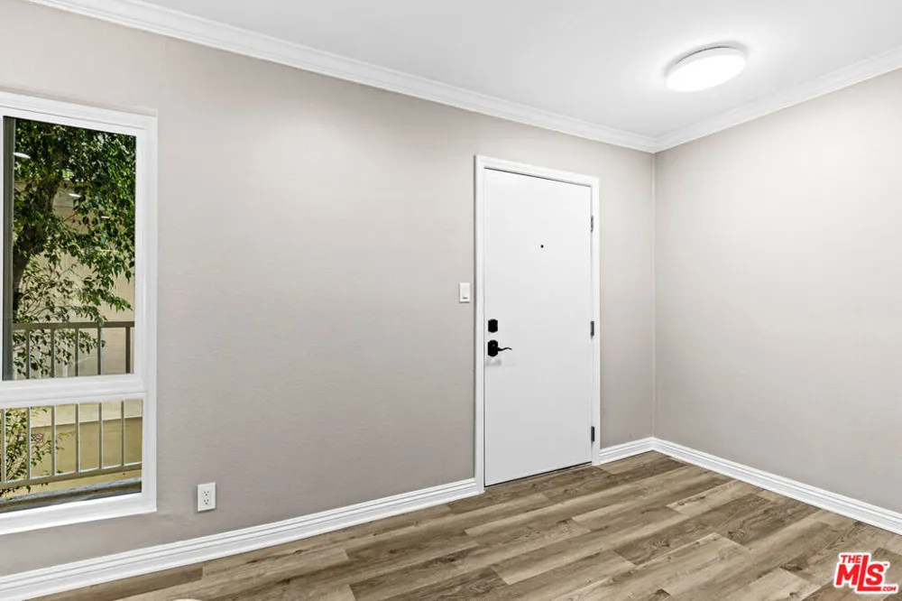 5320 Zelzah Avenue #214 Encino, CA 91316