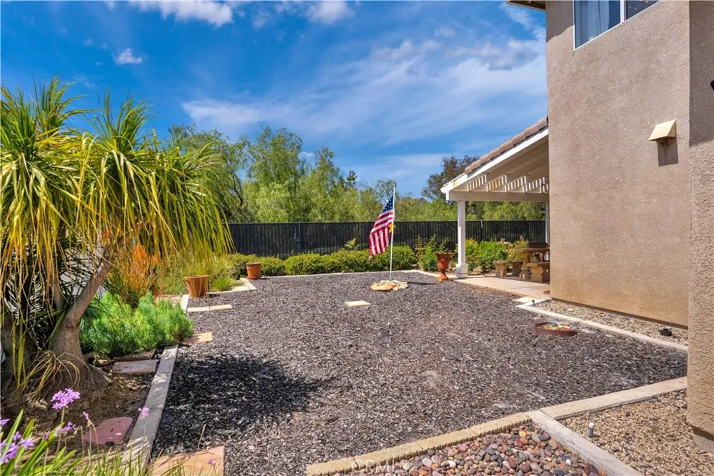 39963 Via Espana Murrieta, CA 92562